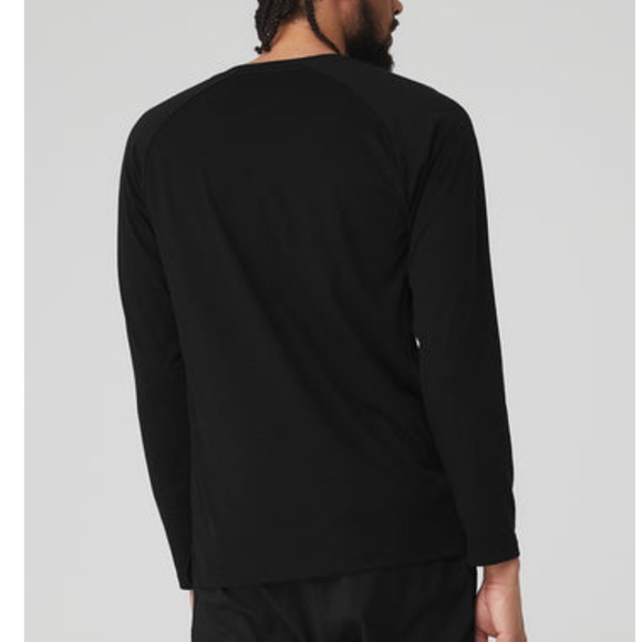 ALO Yoga Men’s “Triumph” Crewneck Long Sleeve Tee (L) - Picture 3 of 12